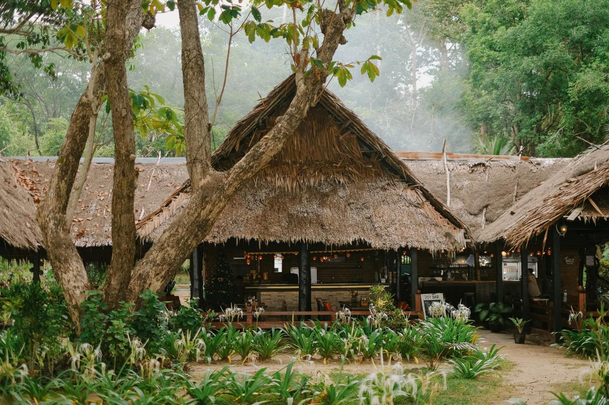 Joy And Restaurant Koh Jum